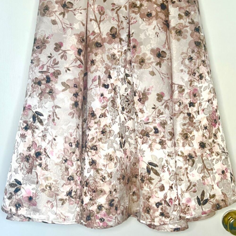 NWT LAUREN CONRAD LIMITED EDITION RUNWAY FLORAL BROCADE SKIRT SIZE 6 RARE, HTF - Picture 4 of 14